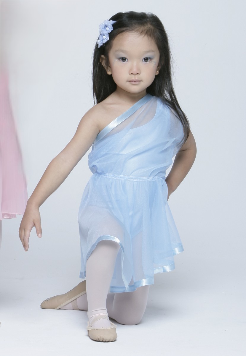 Chitone monospalla in scintilla rifinito con nastro sul bordo (boby escluso)